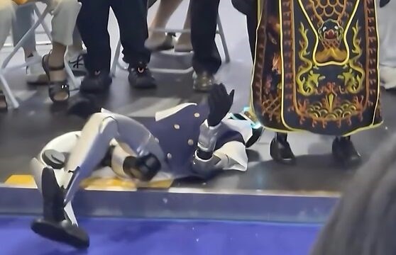 It's Dead: Dancing Robot Loses It On The Floor After Malfunctioning!