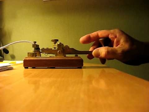 How to operate a straight key with your wrist