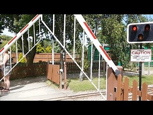 Miniature Crossing! Windy Ridge Level Crossing, Eastbourne Miniature Railway