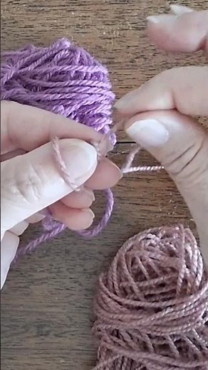une laine dégradée avec des restes de laine #latelierdescarlett #tissage #tricot #crochet