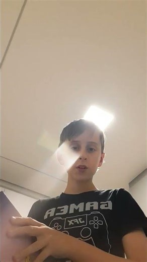 O livro voando kkkkkkkkk