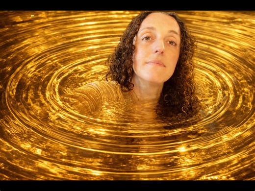 At a given moment, the body stops orienting itself outward. as a deep, involuntary shift. For most of a human life, the nervous system is trained to scan: Who needs me? Where do I belong? What keeps me safe? How do I remain connected? This outward orientation is primordial. It once ensured survival. But when consciousness matures, this reflex becomes constricting. At a certain point, the body no longer wants to be guided by: reaction, relational gravity, unspoken contracts, or inherited roles. S