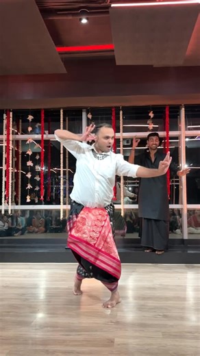 Hrithik Shende | Dance Class❌ Thrissur Pooram✅ Also, watch till the end😬❤️ Dc: @alexander_noel_janam 🫶 #reels #trending #explorepage #exploremore... | Instagram