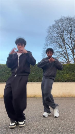 back it up 🕺🏾🔥 #dance #tiktokdance #trenddance #backitup