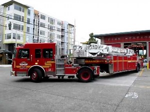 Seattle FD Station 32 Ladder 11 Turnout