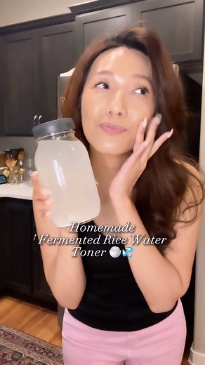Mama Linda on Instagram: "Like and follow @mamalindacooks to see my skincare routine! There are many different recipes for fermented rice water and this is how I make it. I’ve been using it as a toner and face mask for many years and love how hydrating and soothing it is. It has also helped me improve skin texture. Some benefits of fermented rice water: 🍚 Super hydrating 💦 Sooth irritation 🍚 Helps reduce wrinkles 💦 May lighten dark spots Fermented Rice Water Ingredients: Medium grain white r