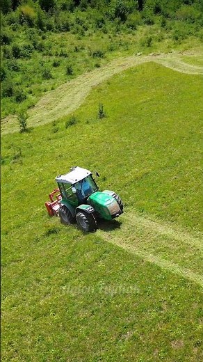 Mulching on a slope with a Ferrari Vega K 105 + Sauerburger FXS tractor