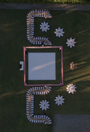 Tilt your screen for the full effect👀 Statement curves flexible rounds centered dance floor = easy flow all night Save this to your planning folder (you’ll need it later) Venue | @Cache Estate Bride Groom | Alisha Zamman Photographer | Dreams Collective Studios Videography | @Rio walker Planning Design | COJ events Floral Design Design | Luna Design Studios Rentals | Luna Design Studios, Bright Event Rentals Trussing | Luna Design Studios Bars | Luna Design Studios Lighting | Luna Design Studio