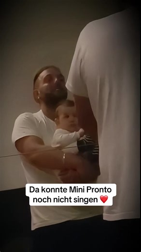 Mein Wunsch war schon immer, als er noch ganz klein war ein Baby , dass er von selbst singen kann. Nicht, weil er es in der Schule lernt, sondern weil er dieses Talent einfach in sich trägt. Mein Traum war es, eines Tages mit ihm zusammen zu singen. Und genau dieser Wunsch ist jetzt in Erfüllung gegangen. Ihr könnt euch gar nicht vorstellen, wie schön und erfüllend es für mich ist, mit meinem Mini-Pronto Musik zu machen und gemeinsam Lieder zu singen. ❤️🎶 #pronto_minipronto #fyp #luigiglowup #f