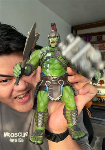 First ever Mezco in the collection 👀 Gladiator Hulk from Thor: Ragnarok is finally here #figtok #mezcomezco #marvellegends #hulk #toyunboxing