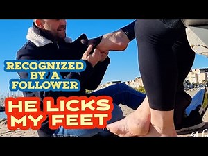 My nylon feet licked in the street by a stranger - Mes pieds léchés dans la rue par un inconnu