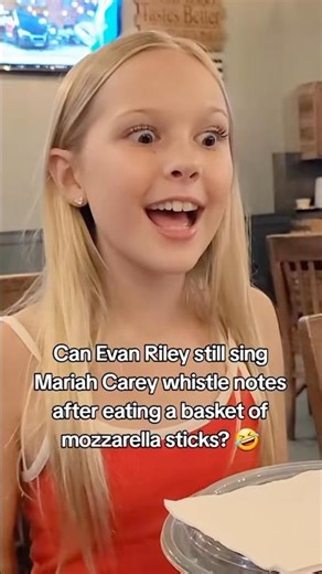 Can Girl Hit MARIAH CAREY NOTE In Restaurant!!?😲🍝🎶