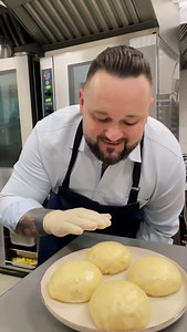 245K views · 2.2K reactions | Domáce buchty na pare plnené slivkovým lekvárom, preliate maslom a posypané grankom  | Pestucci - Restaurant & Pub | Facebook