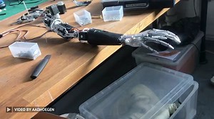 65K views · 1.9K reactions | Animatronics involves using robotics and animating mechanisms to simulate movements, gestures, and sometimes even sounds, mimicking the behavior of living beings. Here is an animatronic hand mimicking the human hand. Video Credit: Biomimic Studio Ltd #animatronics #bionic #engineering #technology | Wevolver.com | Facebook