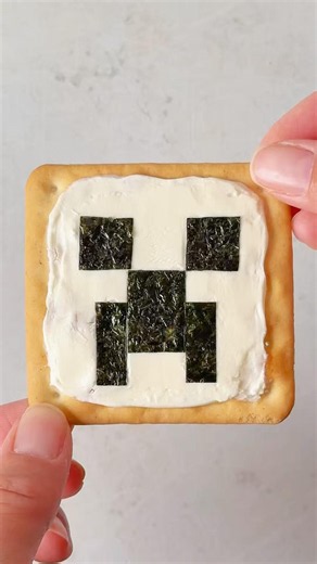 Creeper Crackers - a fun snacktivity for Minecraft fans