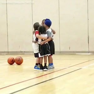 695K views · 6.5K reactions | Team huddles can also be group hugs (via Gurpreet Singh Dhillon) | ESPN | Facebook