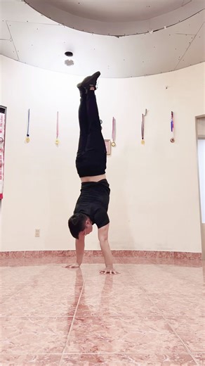 Straddle bent arm planche press to handstand - Le Pham The Vu