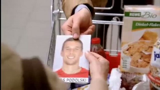 REWE-Werbespot mit Lukas Podolski | sport.de