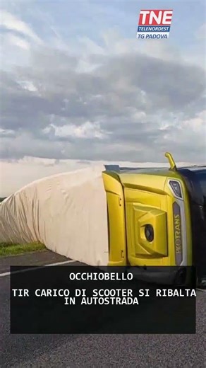 TIR CARICO DI SCOOTER SI RIBALTA IN AUTOSTRADA | 29/04/2026