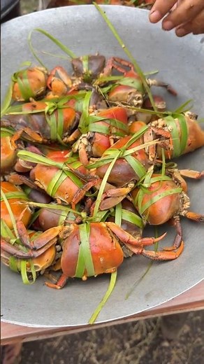 Crabs Cooked in Creamy Coconut Milk | Perfect Seafood Recipe! 🦀🥥