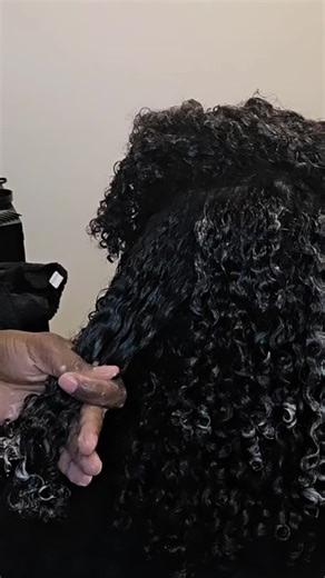 Aloe gel Moisturizer have the curls popping. hydration hold moisturizing. #curlsforthegirls #twistedaloe #hydration #naturalhair #aloegel