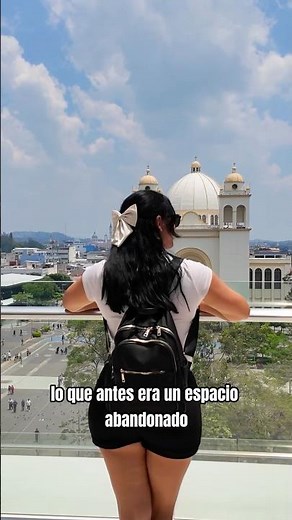 Did you expect to find this library in El Salvador? 📚🇸🇻