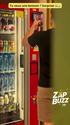 👉 Il veut payer sa boisson… et tombe sur une vidéo WTF 😂🥤📱