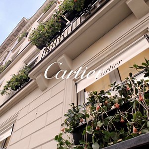A new chapter in the creative, epic 13 rue de la Paix begins today with the unveiling of a boutique that has been entirely rethought, redesigned and refurbished after more than two years of renovation. Totally reinvented. ms.spr.ly/6182di8lG | Cartier