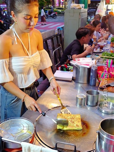 You Can’t Stop Watching! Discover Bangkok Roti Girl