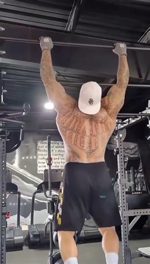 BIGBOY GETTING IN THAT MONKEY BAR WORK #trending #motivation #mastersathlete