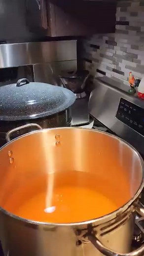 How to make a LATTICE PIE CRUST 🥧 ✅Roll out a piece of pie dough. Then cut into strips either using a small pizza cutter or pastry cutter. Here I used a simple cutter. ✅Starting in the center of the pie, lay strips of pie dough going the same direction over the entire pie. ✅Then fold back every other piece of dough and weave in another strip of pie dough going the opposite direction. Continue this process until you have completed the entire pie. ✅Fold under the edges and crimp. Find the FULL re
