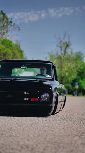 custom c10 bagged on intro wheels with accuair. No life like low life #bagged #baggedlife #c10 #customtruck #introwheels #accuair #baggedtrucks #phatphabz