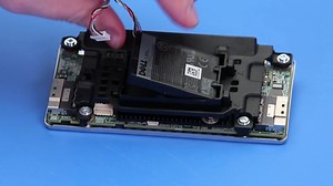 如何更换 PowerEdge R750 上的后装式 PERC