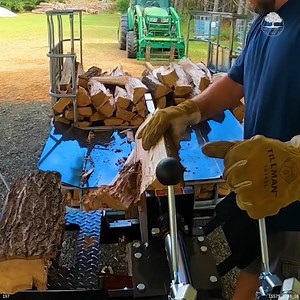 I test out the 3pt tractor hydraulic log splitter from American CLS | The Kelley's country life