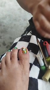 Geometric design 💅🏻 #regularpolish #pedicure #nailart | Deona Nails