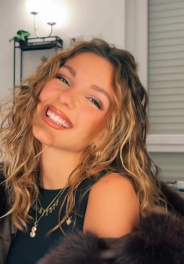 Samara Tramontana en TikTok: Estilo y Glamour