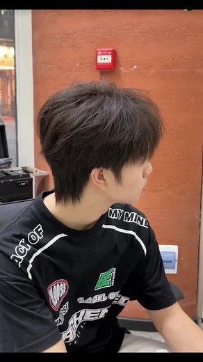 Trendy Mullet Styles for Men: From Comma to Two-Block