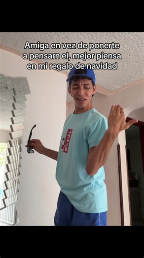 Piensa en mí regalo de Navidad — frase para dedicar a una amiga
