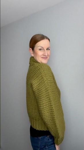 The most stylish crochet bomber jacket - easy pattern! #crochet #crochetpatterns #crochetcardigan