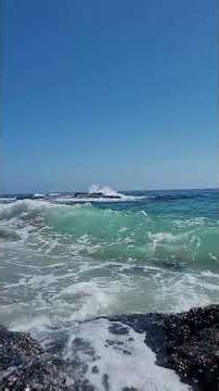 The Magic Of The Pacific | Gentle Waves Dancing With The Rocks