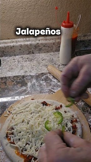 Chorizo pizza went full Mexican-style 🔥