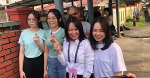 Seeing double: identical twins excited to meet ‘2 Pangs’