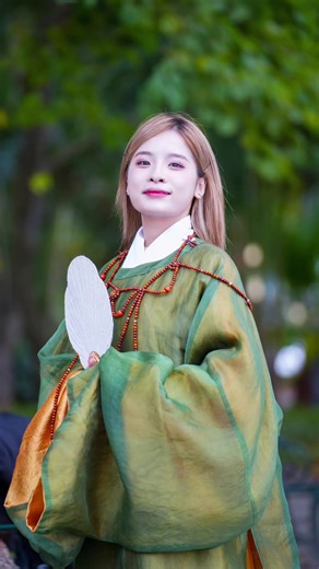 Street Photography of Vietnamese Girls: A Visual Journey