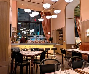 New Fidelity Hotel opens Club Room restaurant on East 6th Street