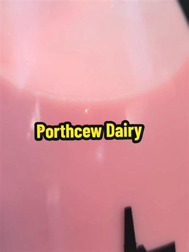 Where to go if you have an urgent need for a milkshake 😂🍓🥛 We stopped at Porthcew Dairy’s farm milk vending machine for strawberry milk. It’s open 24/7, with loads of flavours, and you can bring your own bottle or buy one there. I do like the glass bottles. A really easy stop with kids — we even took a strawberry shot home and made it up with oat milk so our son could join in (he's dairy free). @Porthcew Dairy Porthcew Dairy, Cornwall | milk vending machine | 24/7 milkshakes | local farm | na