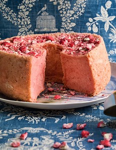 Gâteau angel cake aux pralines roses pour 12 personnes - Recettes - Elle à Table