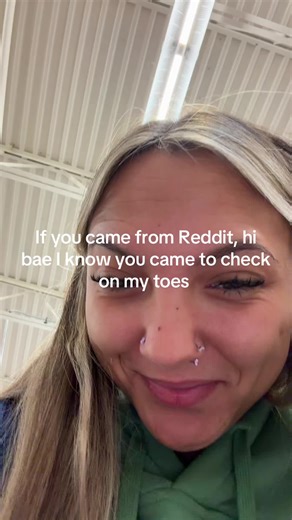 sky 🍭 (@sky23x)’s video of reddit