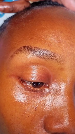 Expert Eyebrow Grooming Techniques with DORCO Razor