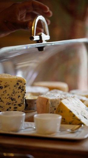 SYMPHONY OF TERROIRS At Le Clarence, the cheese platter is a journey through France's terroirs. A voyage across plains and mountains, where each regional specialty is enhanced by the wines recommended by our sommeliers. • SYMPHONIE DE TERROIRS Au Clarence, le plateau de fromage est une escapade à travers les terroirs de France. Une traversée entre plaines et montagnes, dans laquelle chaque spécialité régionale est sublimée par les vins suggérés par nos sommeliers. #restaurant #chef #leclarencepa
