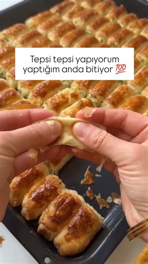 @tarif_seruveni on Instagram: "Herkese hayırlı akşamlar Bu tarifi mutlaka deneyin derim asla pişman olmayacaksınız @busraa.1984 1 su bardağı su ( ılık 250 ml) 1 çay bardağı süt ılık Yarım çay bardağı sıvı yağ 3 yemek kaşığı sirke 1 tatlı kaşığı maya 1 yumurtanın beyazı icine sarısı üzerine sürülecek 1 yemek kaşığı şeker 1 yemek kaşığı tuz 5 yada 5,5 su bardağı un ( yumuşak bir hamur olmalı . Hamur malzemeleri karıştırıp orta yumuşaklıkta bir hamur hazırlayalım , üzerini kapatıp 14 dakika mayalan